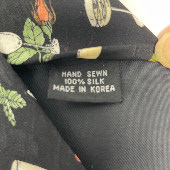 Nicole Miller Silk Tie Champagne Strawberries Roses 4" 100% Silk Vintage 1997 - Picture 5 of 5